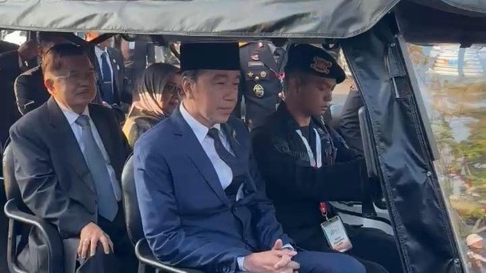 Jokowi dan JK Tunjukkan Keakraban di Hari Bhayangkara: Naik Buggy Car hingga Duduk Semeja