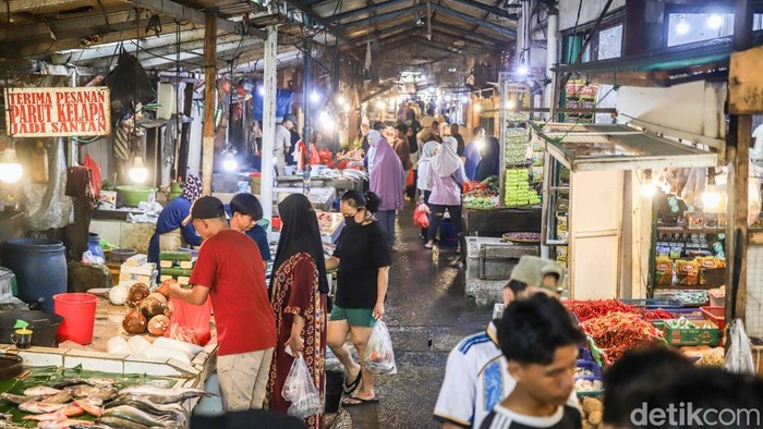 # Pasar Fluktuatif: Harga Daging Sapi dan Beras Naik, Cabai dan Bawang Merah Anjlok