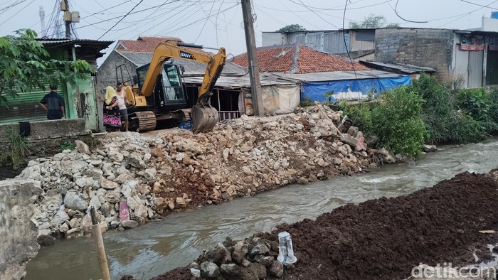 Jembatan Rusak di Cipayung Depok Mulai Diperbaiki