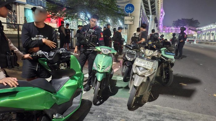 Brimob Patroli Malam di Jakarta hingga Bekasi, Bubarkan Tawuran dan Balap Liar