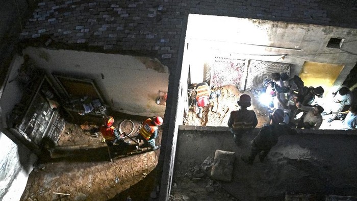 Atap Pusat Bimbingan Belajar di Lahore Ambruk, 14 Anak Tewas