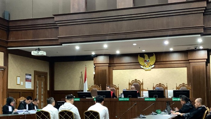 3 Bos Blueray Cargo Dituntut 2,5 dan 3 Tahun Penjara di Kasus Suap Bea Cukai
