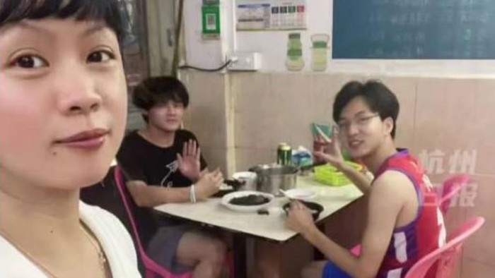 Langganan 7 Tahun, Mahasiswa Ini Undang Pemilik Restoran ke Wisudanya