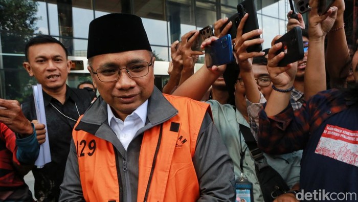 Mantan Menag Yaqut Jalani Rawat Inap, KPK Tunda Penahanan