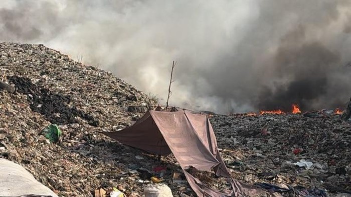 Kebakaran TPA Jatiwaringin Berlanjut, Pakar Paru Ingatkan Ancaman Kesehatan yang Serius