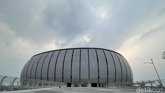 Cara Mudah ke Stadion JIS dengan KRL dan Transjakarta, Simak Panduan Lengkapnya!