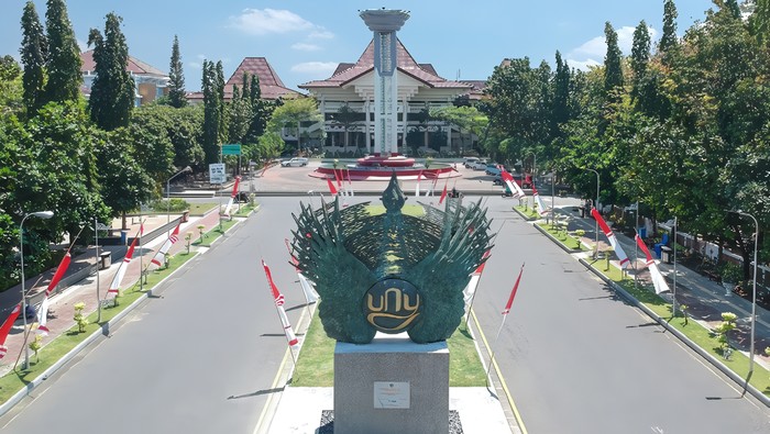 Warek UNY Buka Suara Usai Viral Debat dengan Mahasiswa Terkait Spanduk Kritik