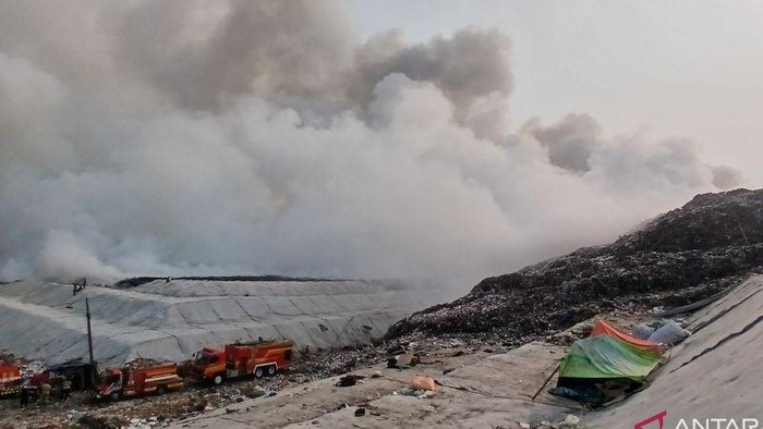 KLH Pantau Kebakaran TPA Jatiwaringin, Kualitas Udara di Kategori Berbahaya