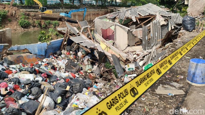 Kondisi Terkini Rumah di Benhil Porak-poranda Akibat Longsor Pinggir Kali