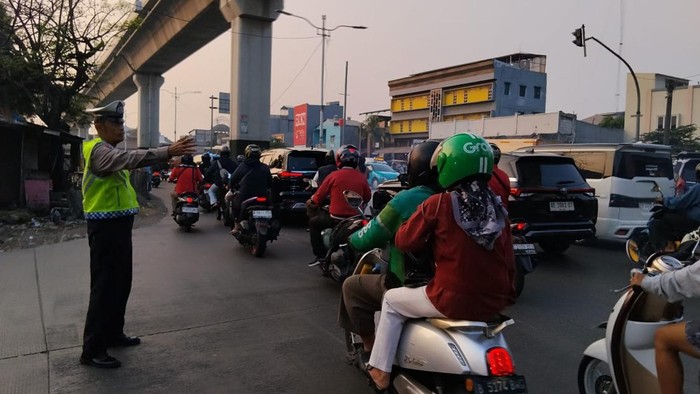 Senin Pagi, Sejumlah Ruas Jalan Arteri di Jakarta Tersendat Kemacetan Parah