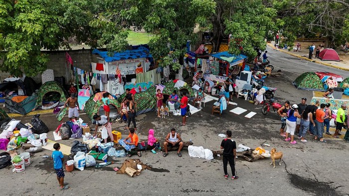 Nestapa Puluhan Ribu Warga Tidur di Jalan Buntut Gempa Venezuela