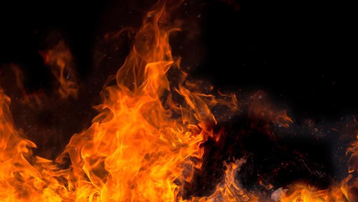 Lapak Rongsok di Bogor Kebakaran gegara Warga Bakar Sampah