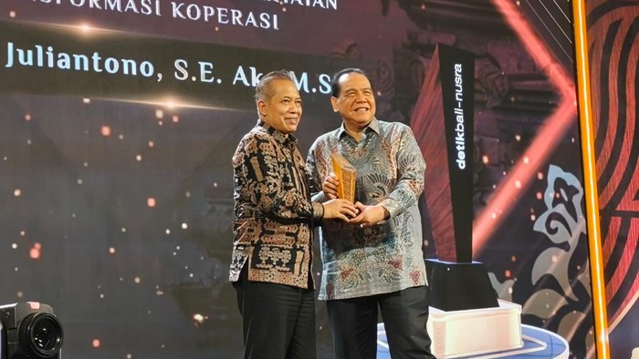 Menkop Raih 'Tokoh Penggerak Ekonomi Kerakyatan' di Beritainti Awards 2026