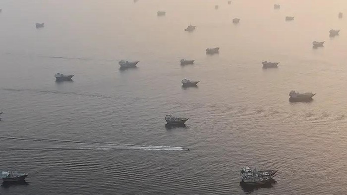 Iran Ultimatum Kapal Asing, Dilarang Gunakan Rute Alternatif di Selat Hormuz