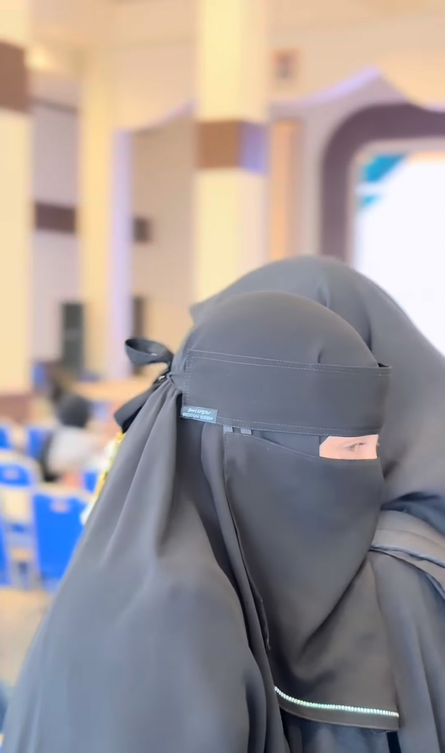 Tangis Haru Celine Evangelista Saat Antar Putri Sulung ke Pesantren