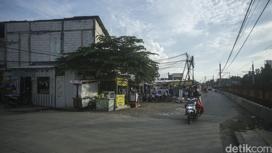 Pramono Anung Prioritaskan Penyelesaian Jalan Sejajar Rel di Pasar Minggu yang Terbengkalai Tujuh Periode
