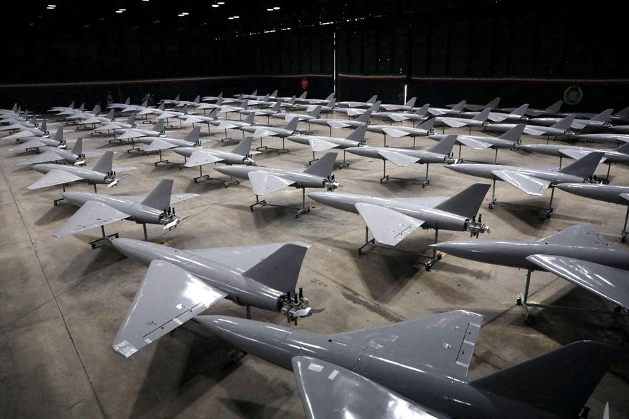 Pilot Jet Tempur AS Kaget Lihat Drone Iran Bikin Formasi 'Ubur-ubur'