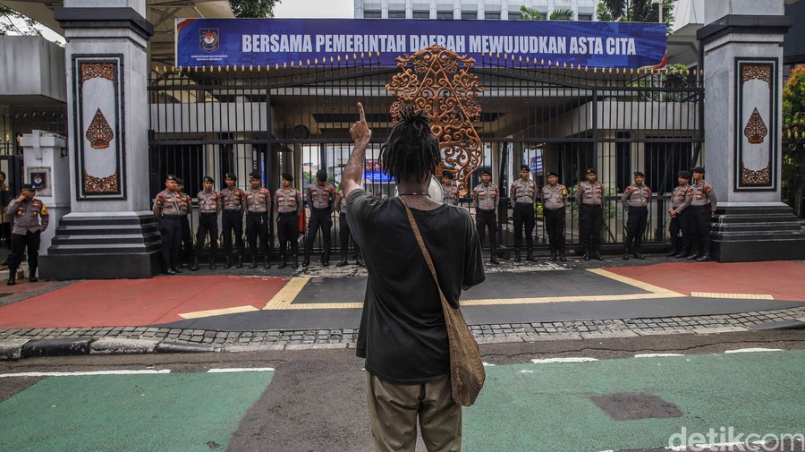 Aksi Damai Warga Papua di Depan Kemendagri Tuntut Tiga Hal Mendasar