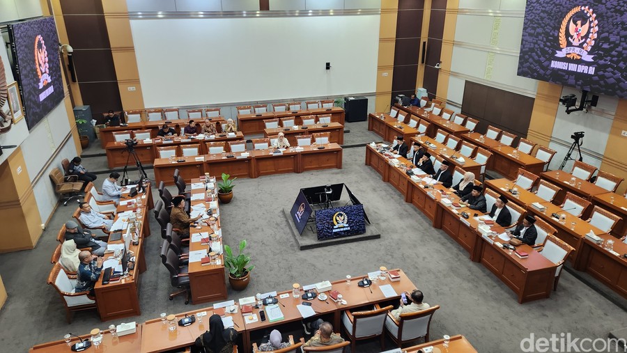 Anggota DPR Peringatkan KBIHU Jabar Sebut Jemaah Haji Lansia Bikin Repot