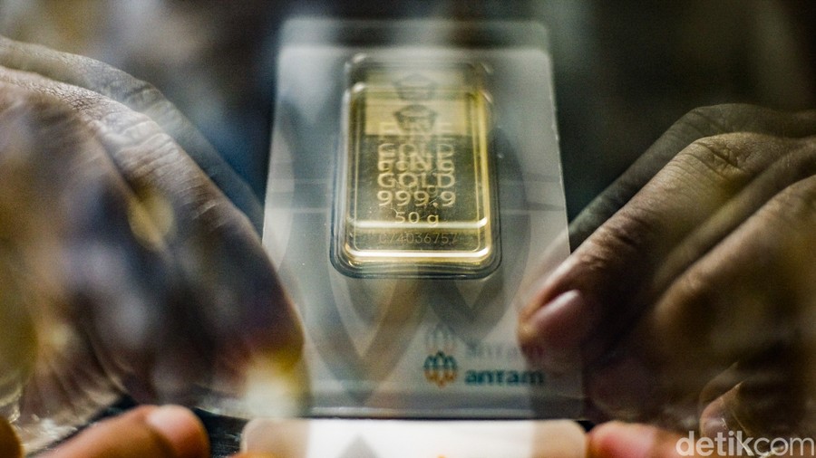 Harga Emas Antam Terkoreksi Rp 15.000 per Gram pada Perdagangan Hari Ini