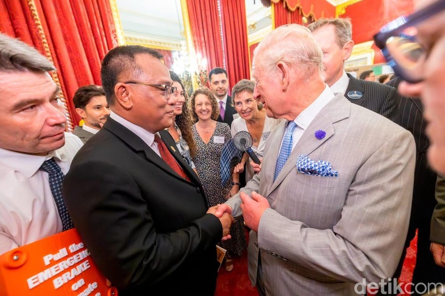 Menteri LH Jumhur Hidayat Sampaikan Salam Presiden Prabowo ke Raja Charles III di Forum Lingkungan London