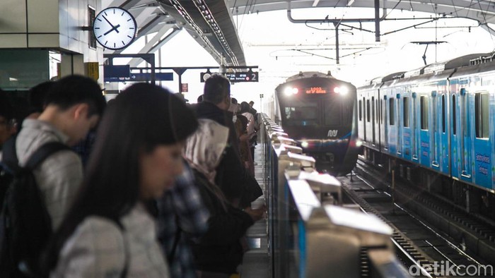Demo Mahasiswa di Bundaran HI, MRT Tutup Sejumlah Pintu Stasiun Dukuh Atas dan Bundaran HI