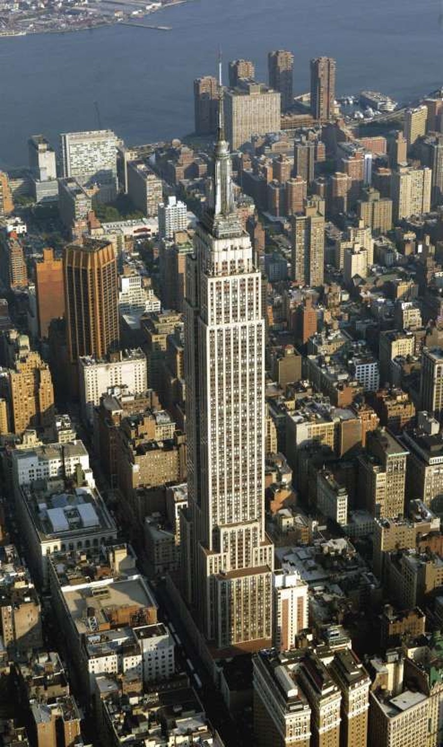 Aksi Sejoli Lamaran di Puncak Gedung Empire State New York Berujung Ditangkap