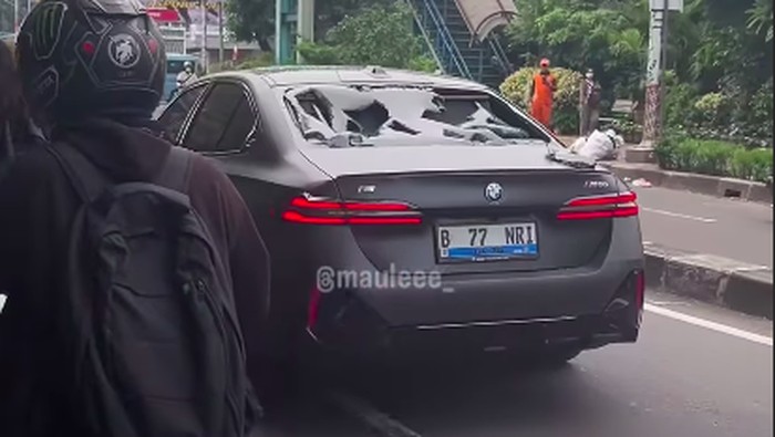 Mediasi Polisi Berhasil, Kasus BMW Listrik Tabrak Motor dan Dirusak Massa di Jakbar Berakhir Damai