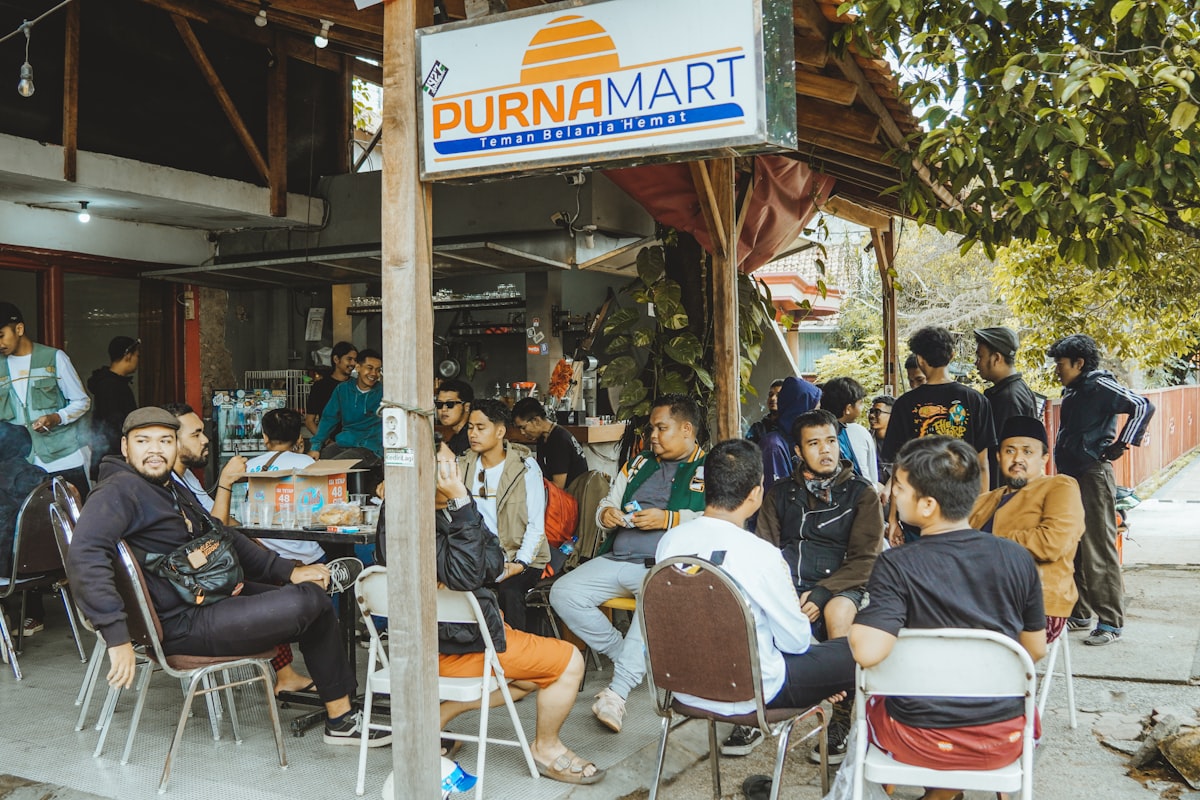 Bayangkan menyesap secangkir kopi hitam yang tidak hanya menawarkan kedalaman rasa earthy dan komple