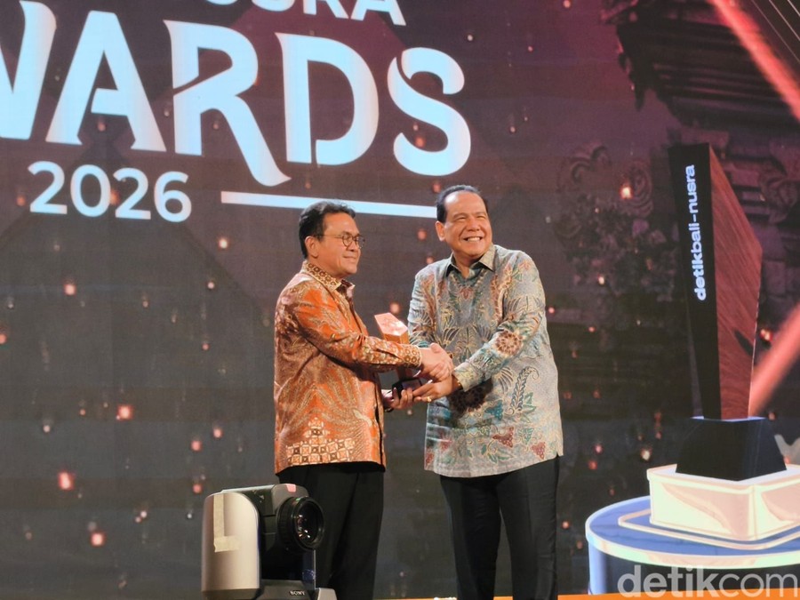 Denpasar  – Menteri Perdagangan (Mendag) Budi Santoso menerima penghargaan bergengsi sebagai Figur Akselerator Kemajua