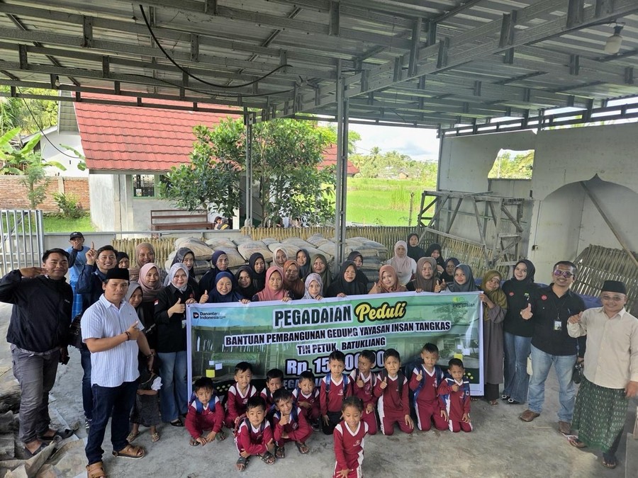 Pegadaian Praya Salurkan Bantuan untuk Ruang Kelas Baru di Lombok Tengah