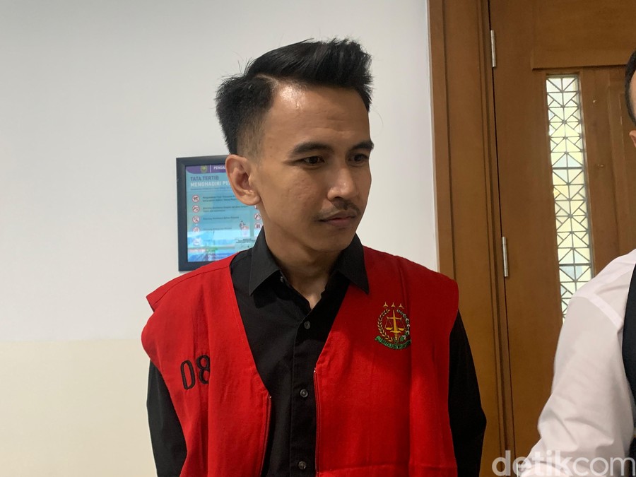 Jakarta — Nama Adam Deni Gearaka kembali mencuat di pemberitaan. Selebgram berusia 30 tahun itu untuk kesekian kalinya