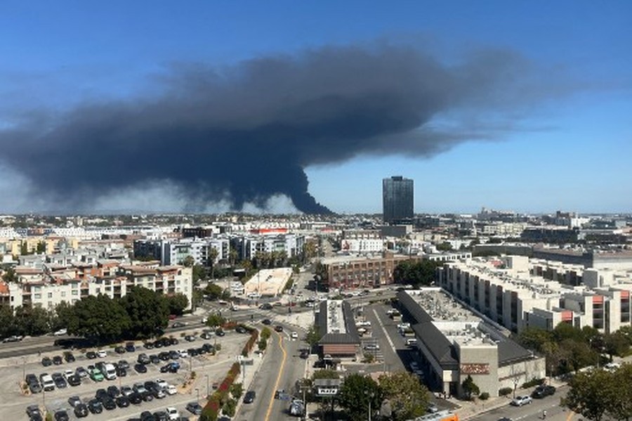 Los Angeles Tetapkan Keadaan Darurat Usai Gudang Terbakar Berhari-hari
