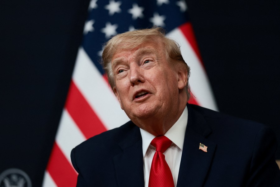 Trump Ingin Deal dengan Iran, Tapi Ingatkan Opsi Militer Tetap Ada!