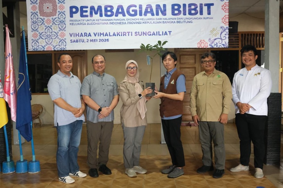 Politisi Gerindra Salurkan 5.000 Bibit Pohon & Pupuk ke Warga Sungailiat