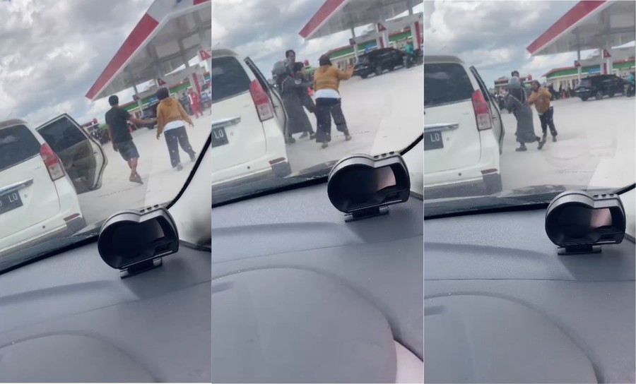 Aktivitas di sebuah Stasiun Pengisian Bahan Bakar Umum (SPBU) di kawasan Arut Selatan, Kabupaten Kotawaringin Barat, Kal