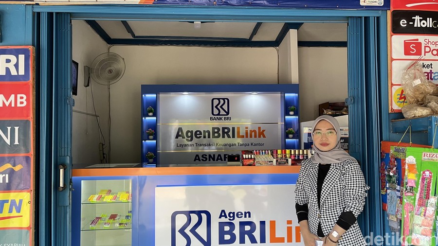 Berawal dari Konter Kecil, Kini Bu Aas Layani Warga dengan Tiga Cabang BRILink