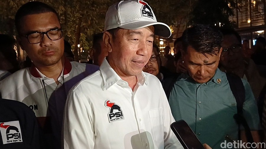 Jokowi Beri Sinyal soal Status di PSI: Sudah Pakai Baju, Tahu Sendiri Artinya