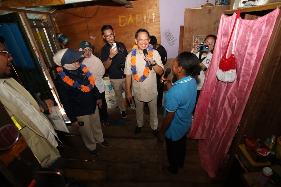 Usai Kunjungi Skouw, Mendagri Cek Program Bantuan Rumah Swadaya di Kampung Nelayan Tanjung Ria