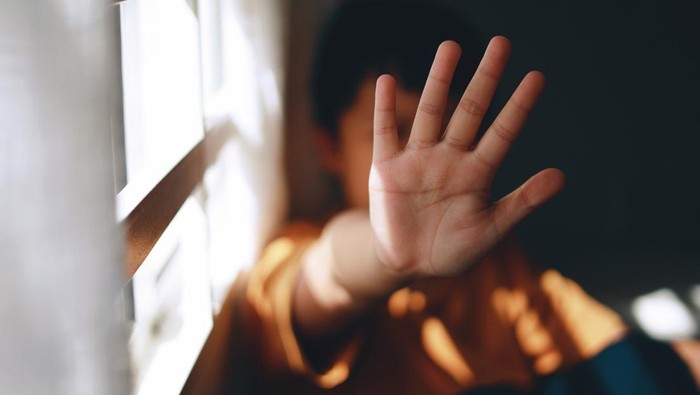 Bocah di Batam Dianiaya Ibu Tiri hingga Luka dan Mata Lebam