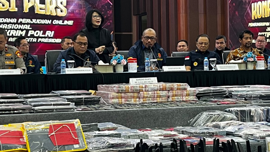 Direktorat Tindak Pidana Umum Bareskrim Polri mengungkap perkembangan terbaru dalam penggerebekan pusat judi online di H