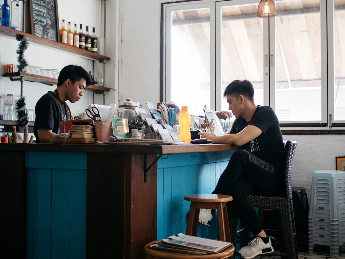 Bisnis Kedai Kopi: Panduan Lengkap Memulai Coffee Shop Sukses