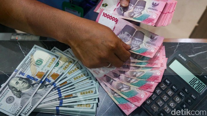 Rupiah Tertekan, BI Klaim Performa Lebih Unggul dari Rubel dan Baht