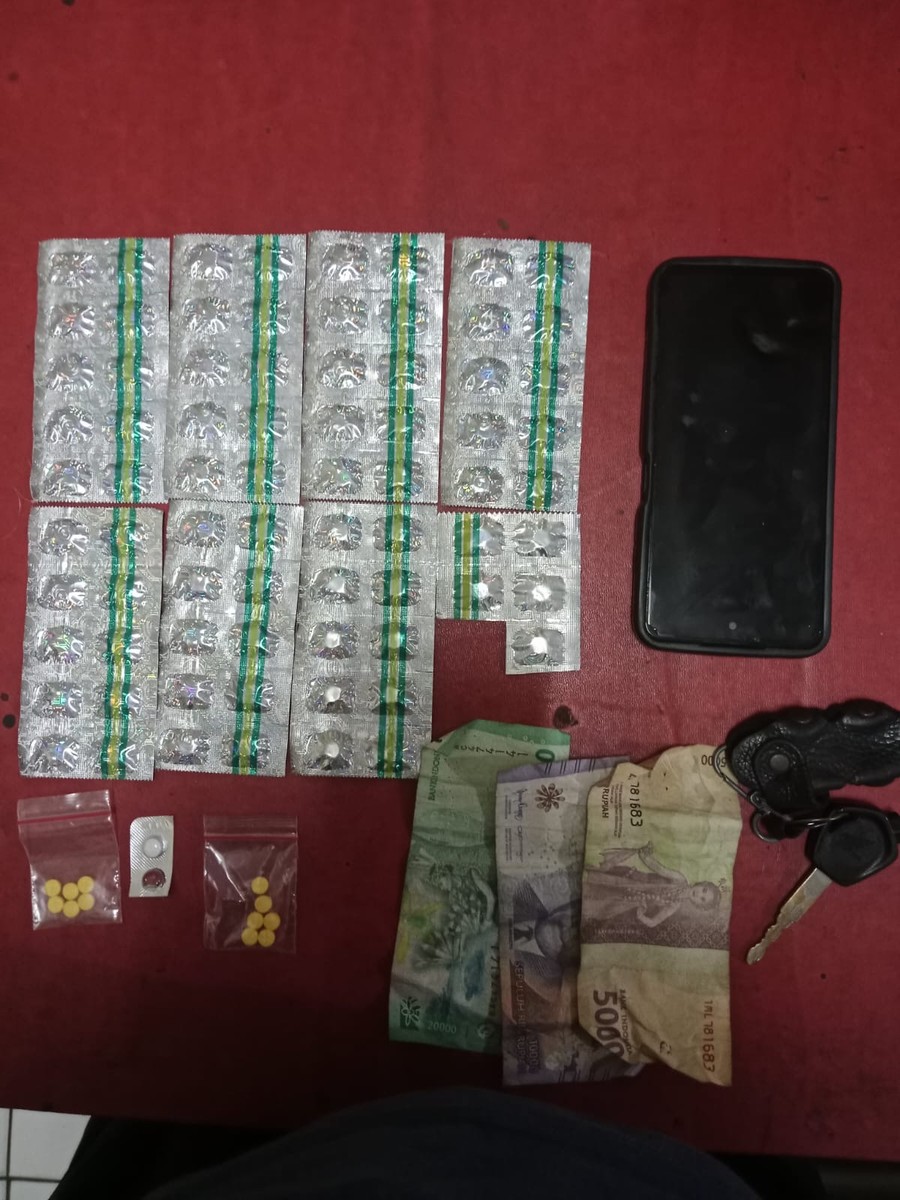 Pria di Depok Ditangkap Saat COD Obat Keras, 88 Butir Tramadol Disita