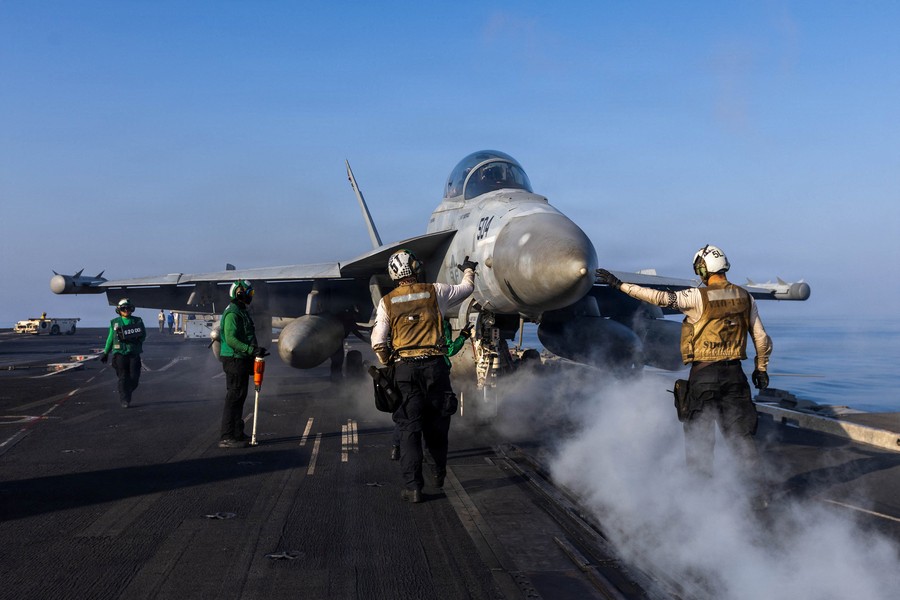 Militer AS Luncurkan Serangan Balasan Besar-besaran ke Iran, Hantam Lebih dari 80 Target