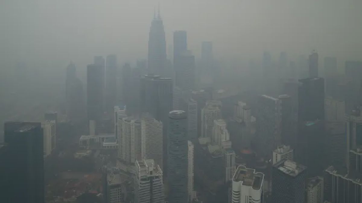 Kabut Asap Pekat Selimuti Kuala Lumpur, Seluruh Malaysia Tertekan Polusi