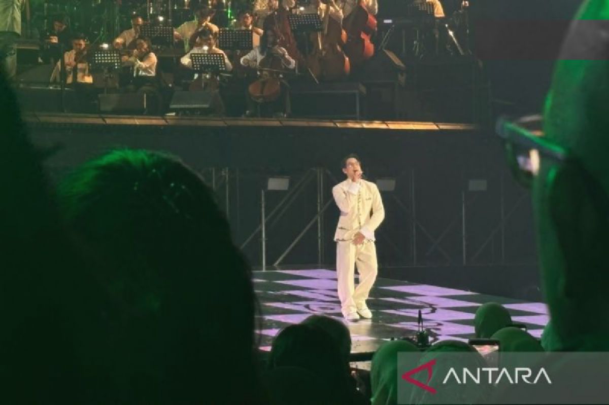 Afgan Tutup Konser Retrospektif dengan Lagu Jodoh Pasti Bertemu