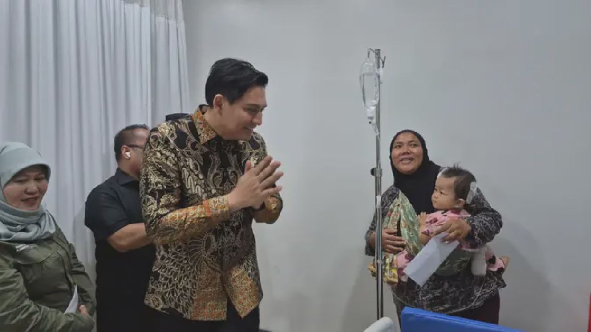 Lucky Hakim Kunjungi Korban Kecelakaan Maut di Jalur Pantura Indramayu