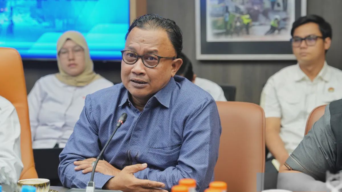 Kasatnarkoba Tangsel Ditangkap Bareskrim, Trump Terjebak Krisis Iran