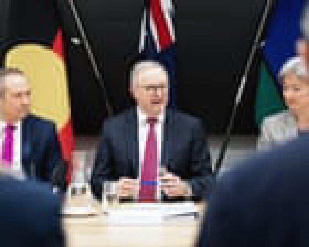 Australia Perketat Aturan Pusat Data, China Batasi Bot Pendamping AI